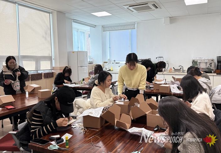 제11회 원데이클래스 ‘글라스아트 벽등 만들기’ 강좌 진행모습