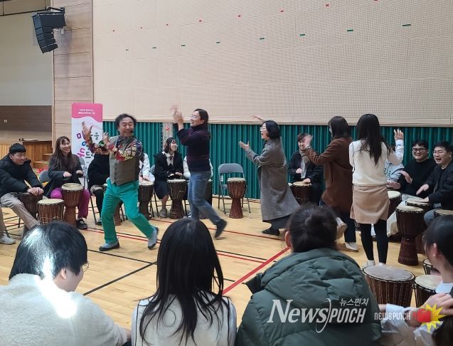 마음을 여는 두드림 - 드럼서클