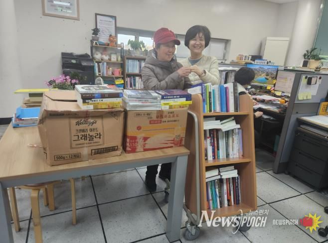 완주 봉동 소길영·서동례 가족, 올해 두 번째 도서 기증