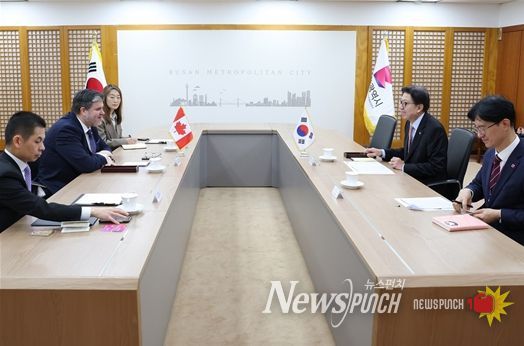 박형준 시장, 필립 라포튠 주한캐나다대사 접견