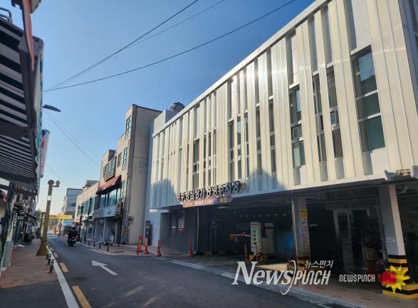 중심상가공영주차장 전경