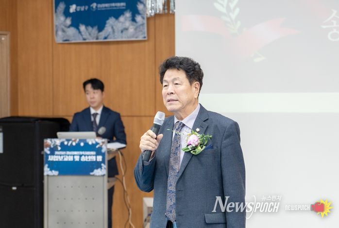 9일 ‘2025년 강남장애인 가족지원센터 사업보고회’에서 이호귀 의장이 축사를 하고 있다.