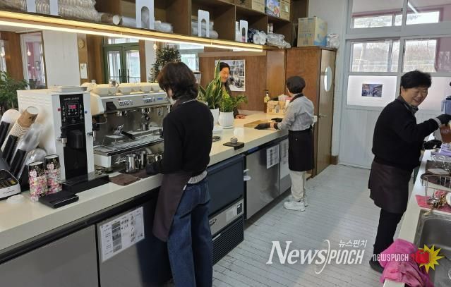 카페 가재미38 운영 모습