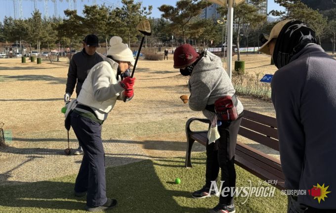 실업팀 선수단, 군민 300여명 대상 5일 간 파크골프 레슨