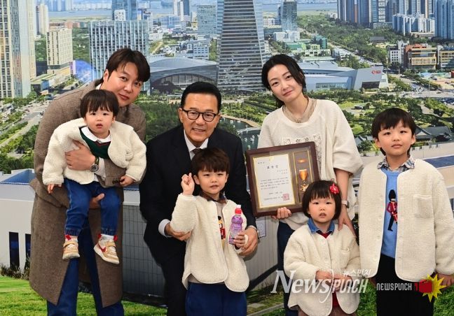 연수구, ‘2025년 저출산 극복 유공자’ 표창장 수여