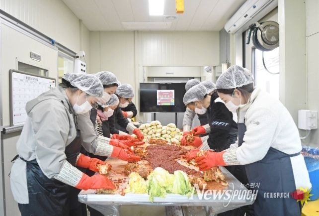 청도군정신건강복지센터, 직업재활농작물로 ‘따뜻한 김장 나눔 행사’
