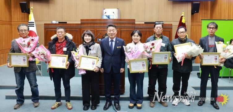 부안군의회, 연말 의정발전 유공자 표창 수여