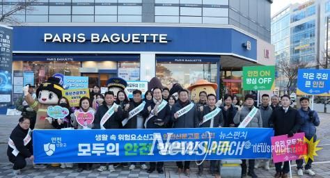 나주시가 12일 빛가람동 한전KDN 사거리에서 안전문화운동 확산 캠페인을 진행했다.