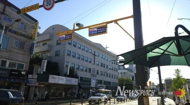 기흥구는 어린이보호구역 내에 ‘정지선 위반 알리미’와 ‘우회전 감응 시스템’을 도입했다