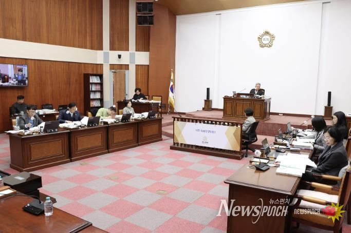 군포시의회 제285회 정례회 예산결산특별위원회 회의 모습