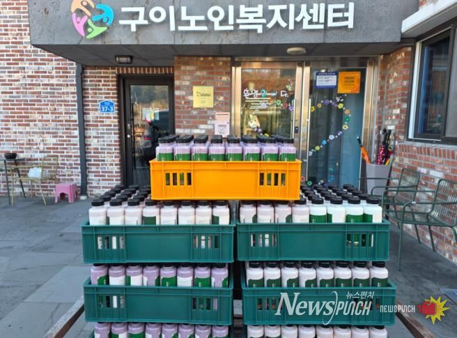 완주 구이노인복지센터 돌봄 어르신 요구르트 나눔
