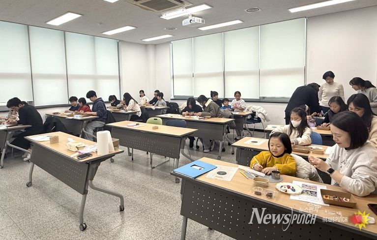 함안군립 칠원도서관, ‘어린이 체험행사’ 성료(송편체험)