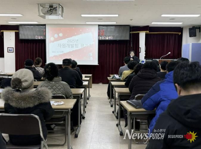 격려인사를 하고 있는 농업기술센터 주성혜 소장