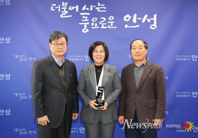 안성시, '복지정보안내도우미 사업' 우수기관 감사패 수여