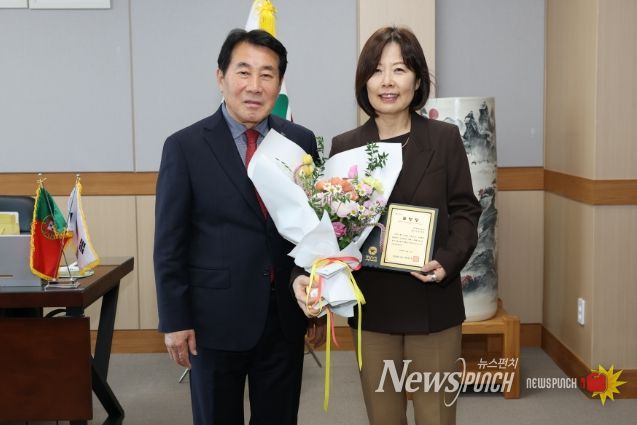 한국필립모리스(주) 윤희경 대표이사, 도지사 표창 수상