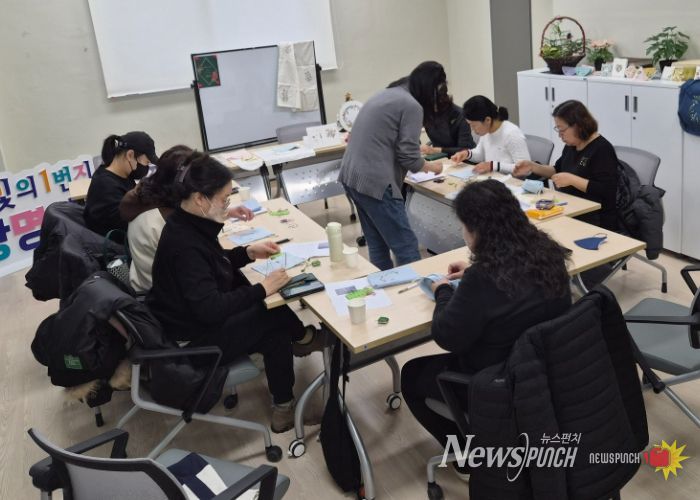 광명시 광명1동 주민자치회는 내년도 본격 운영에 앞서 주민자치센터 홍보와 주민 수요 파악을 위한 ‘주민자치프로그램 시범 운영’을 시작했다.