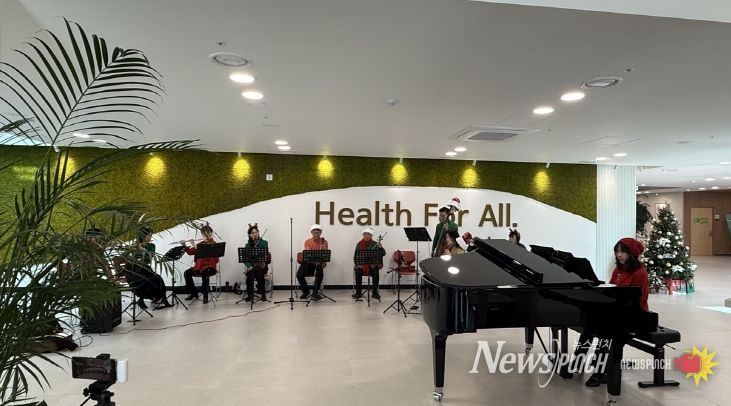 북구보건소에서 도미누스앙상블이 크리스마스 특별연주회를 개최했다.