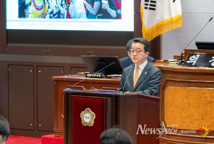 강남구의회 윤석민 의원이 제331회 제2차 정례회(제3차 본회의)에서 5분 자유발언을 하고 있다.