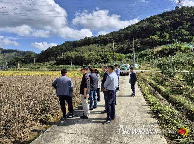 농업재해 피해 현황을 점검하고 있다