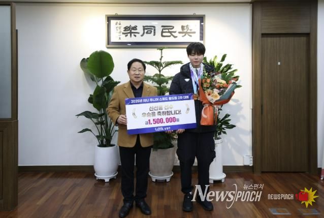 (좌) 주광덕 시장 (우) 신선웅 선수