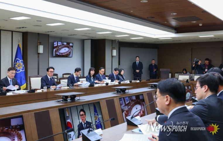 김민석 국무총리가 24일 세종 다솜로 정부세종청사에서 열린 국가정책조정회의를 주재, 모두발언을 하고 있다.(국무조정실)