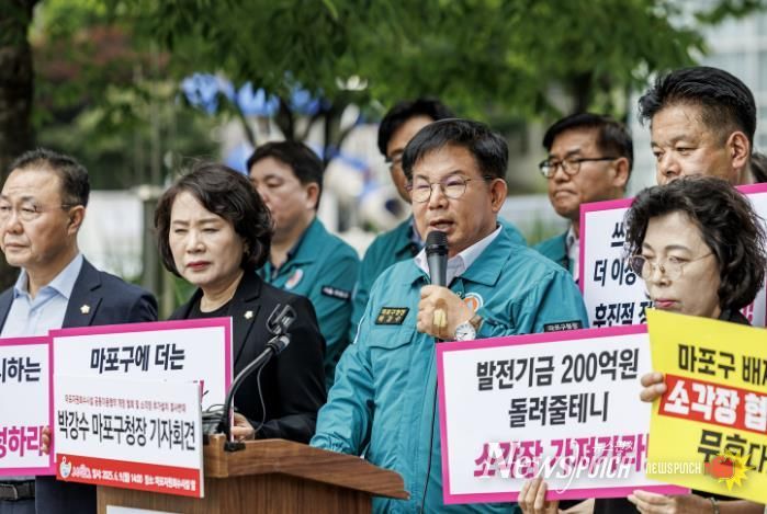 광역자원회수시설 추가 설치를 반대하고 있는 박강수 마포구청장