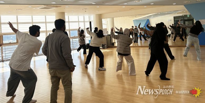 경상국립대학교, 유학생들에게 K-POP 체험 프로그램