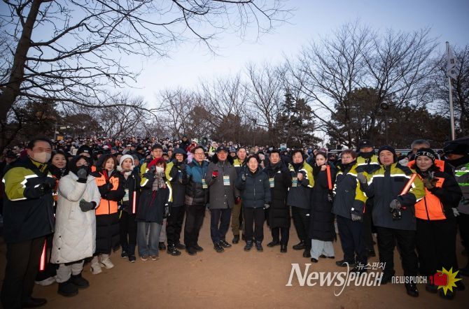 제12회 황금산 해맞이 축제에 참석한 주광덕 시장과 주요 내빈들