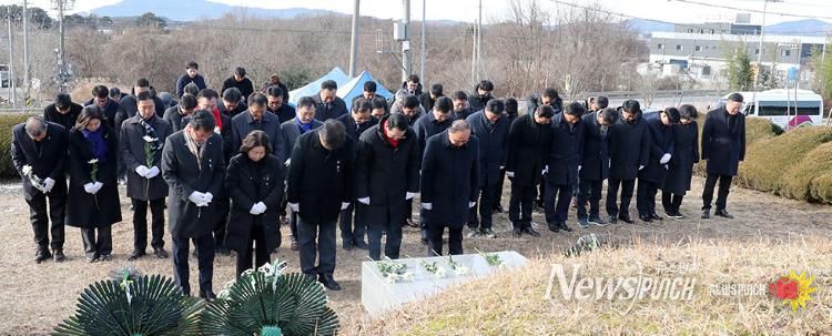 서산시의회, 충령각 참배로 새해 일정 시작