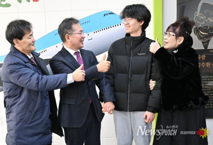 군위군, 우수대학 진학 학생 격려