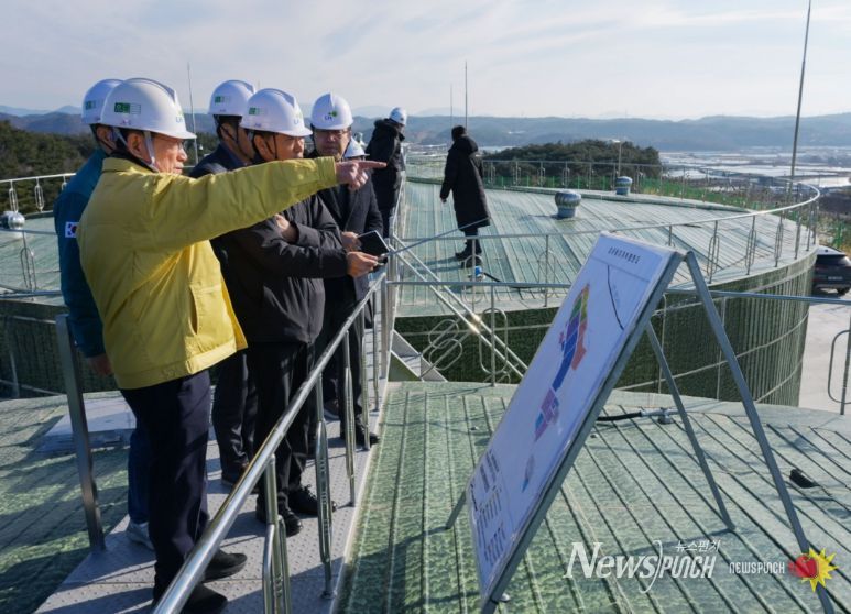 5일 새해를 맞아 영천시 관계자들이 하이테크파크지구를 방문해 현장을 점검했다.