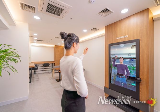 종각 지하도상가 스마트쉼터 내 ‘AI 스마트미러’