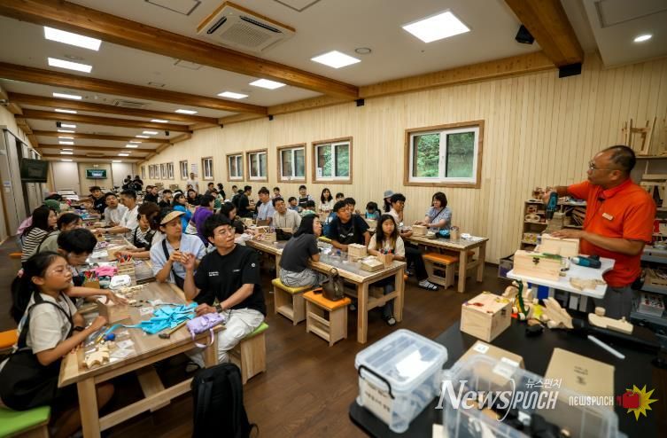 가족과 함께하는 “1박2일” 생태탐험(무주목재문화체험장)