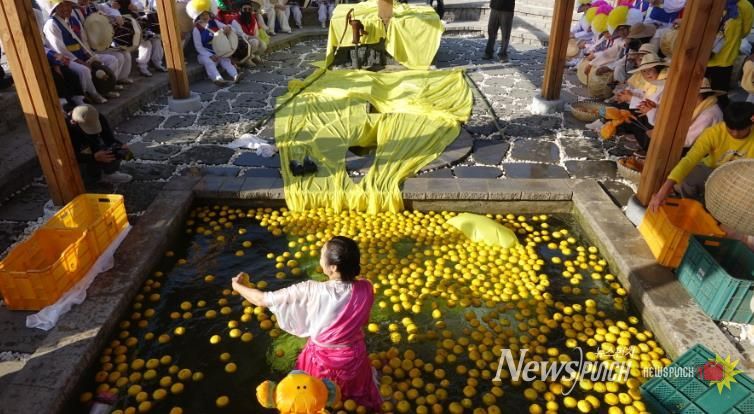 고흥유자축제, 3년 연속 전남도 대표축제 선정 쾌거 (2) - 천년샘 기원 공연.