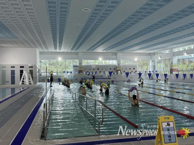 함평실내수영장 내부