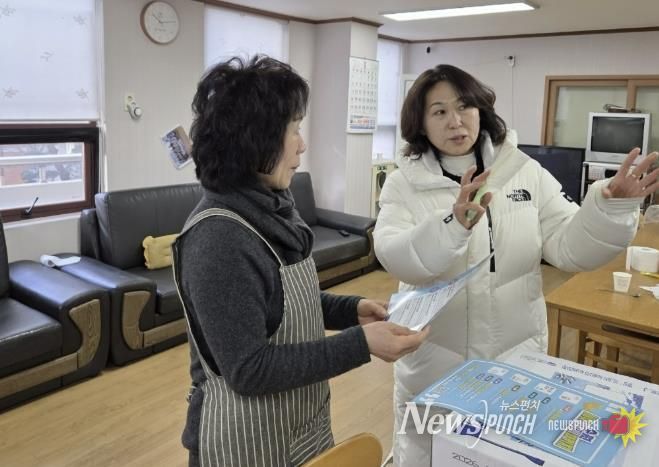 수원시 영통구 망포1동, 어르신 위한 ‘수원 새빛 생활비 패키지’ 안내 현장 방문