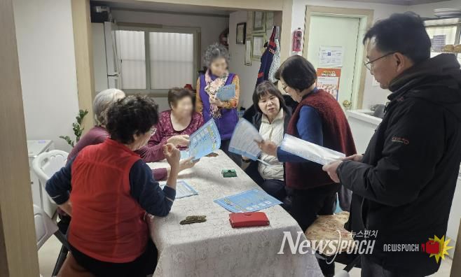 수원시 영통구 매탄1동 경로당 한파쉼터 점검 및 '수원 새빛 생활비 패키지' 홍보 실시