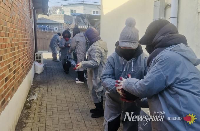의정부시 고산동, 염광교회 한파 속 빼벌마을에 연탄 1천 장 나눔