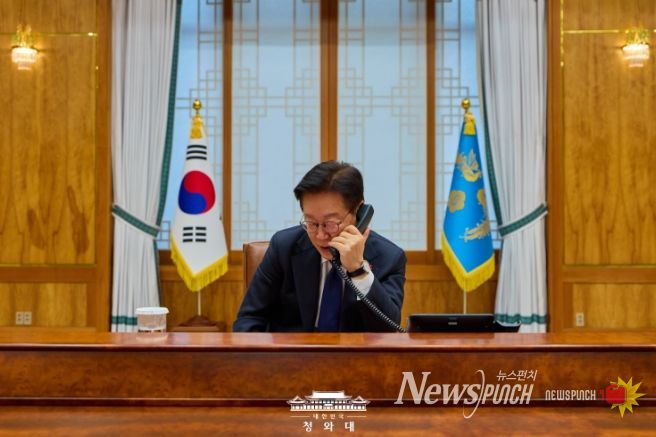'또 럼' 베트남 당서기장 연임 축하 통화(청와대)