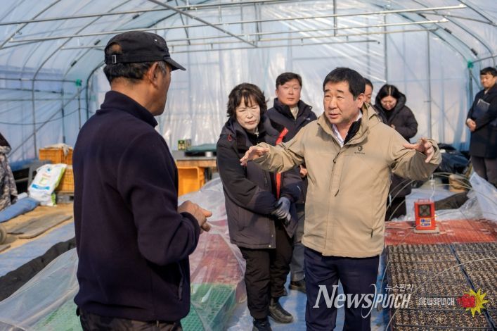 입춘 한파 속 영농 준비 현장