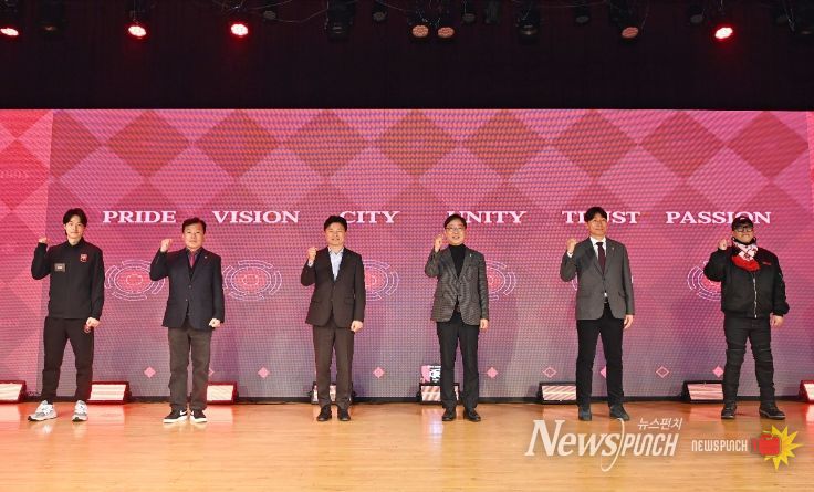 부천FC1995 1부리그 승격을 기념하는 LED 패널 활용 퍼포먼스가 진행됐다.