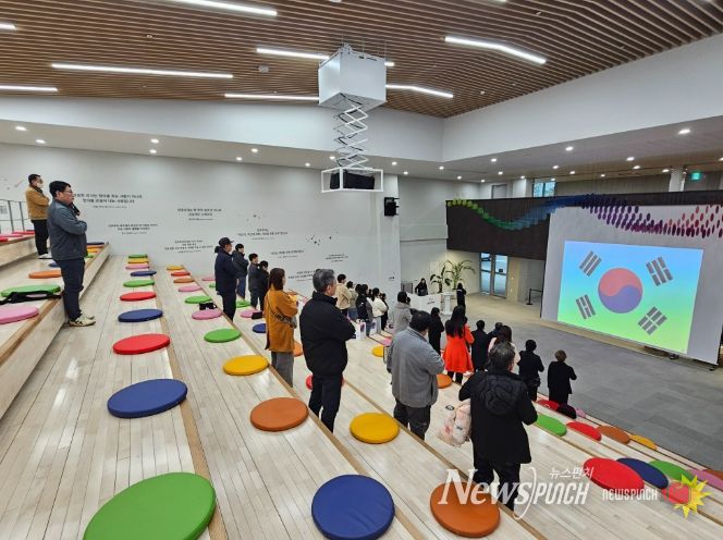 창원특례시, 국적 취득자와 민주주의 역사 함께 되새겨