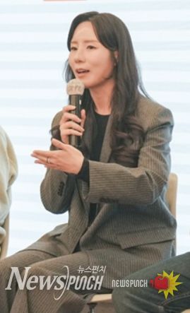 배리어프리 도시 구축을 위한 의정활동 소개하는 윤정회 의원.