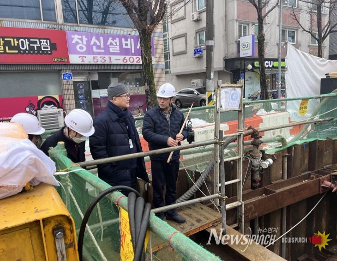 맨홀 추락방지시설 설치‘