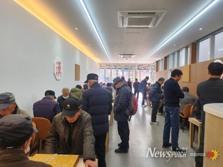 탑골 어르신 문화 놀이터 모습