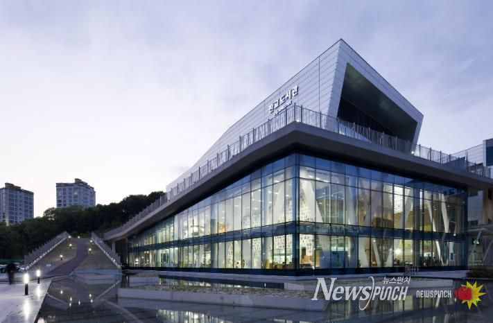 판교도서관-전경