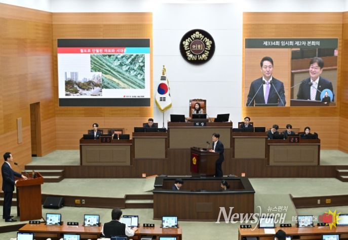 제334회 정례회 시정질문하는 김용일 의원