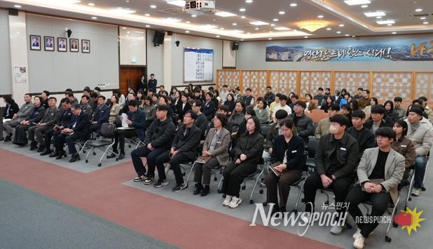 나주시, 3월 정례조회 개최…지역 발전 헌신 시민과 단체 표창