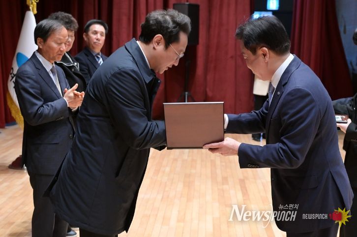 납세자의 날 우수납세자 인증패 수여