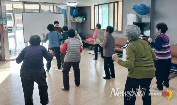 은빛 건강증진 체조 교실 성료